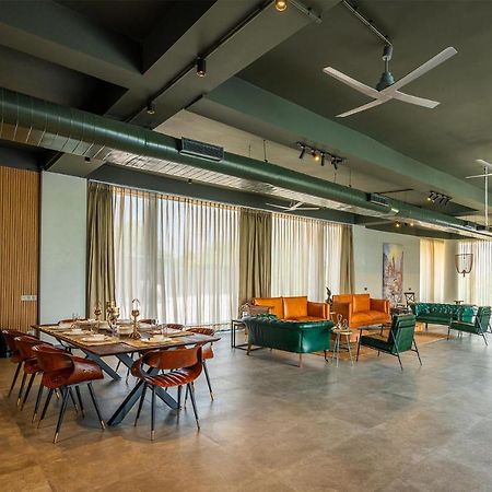 Stayvista'S Anantam - Luxury 4Br Villa With Huge Swimming Pool In Delhi 뉴델리 외부 사진