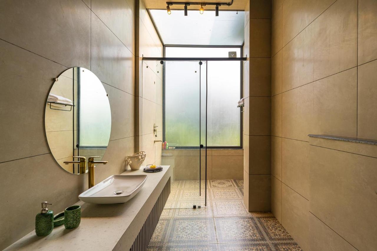 Stayvista'S Anantam - Luxury 4Br Villa With Huge Swimming Pool In Delhi 뉴델리 외부 사진